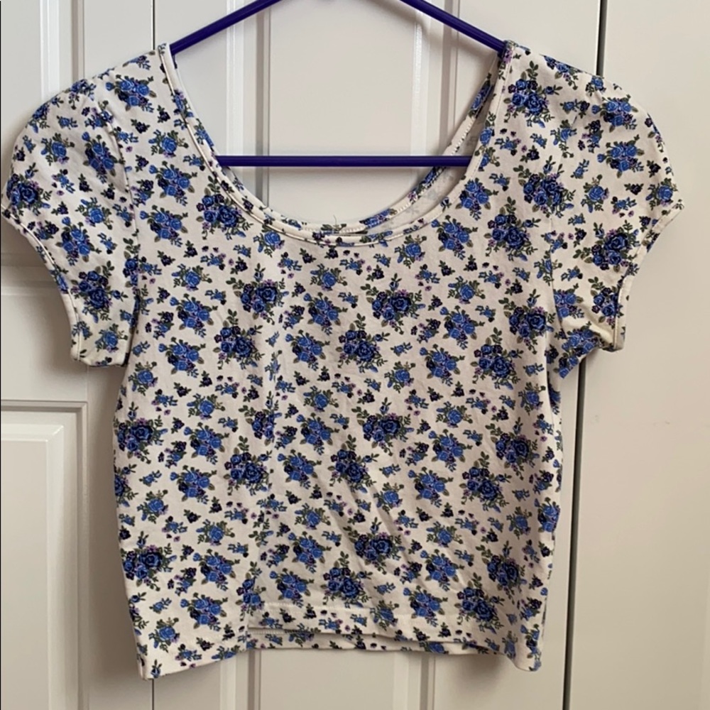 Crop top floral shirt